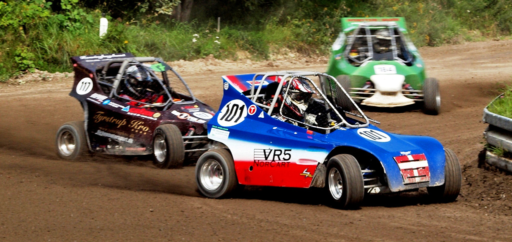 MNJ’eren Oliver B. Larsen er tidligere dansk mester (2010) i 125 ccm.-klassen, og skifter i 2012 til 250 ccm.
(Foto: Åge Keseler Kirketerp)